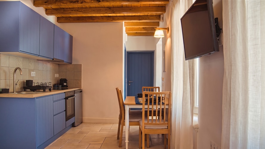 Courtyard residence image 1