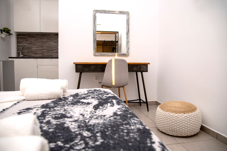 Deluxe Double Room with Partial Sea View image 1